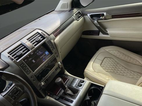 Used 2016 Lexus GX 460 w/ Premium Package AWD/4WD image 25
