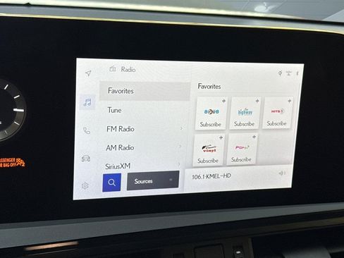 Used 2025 Lexus ES 300h w/ Premium Package FWD image 20