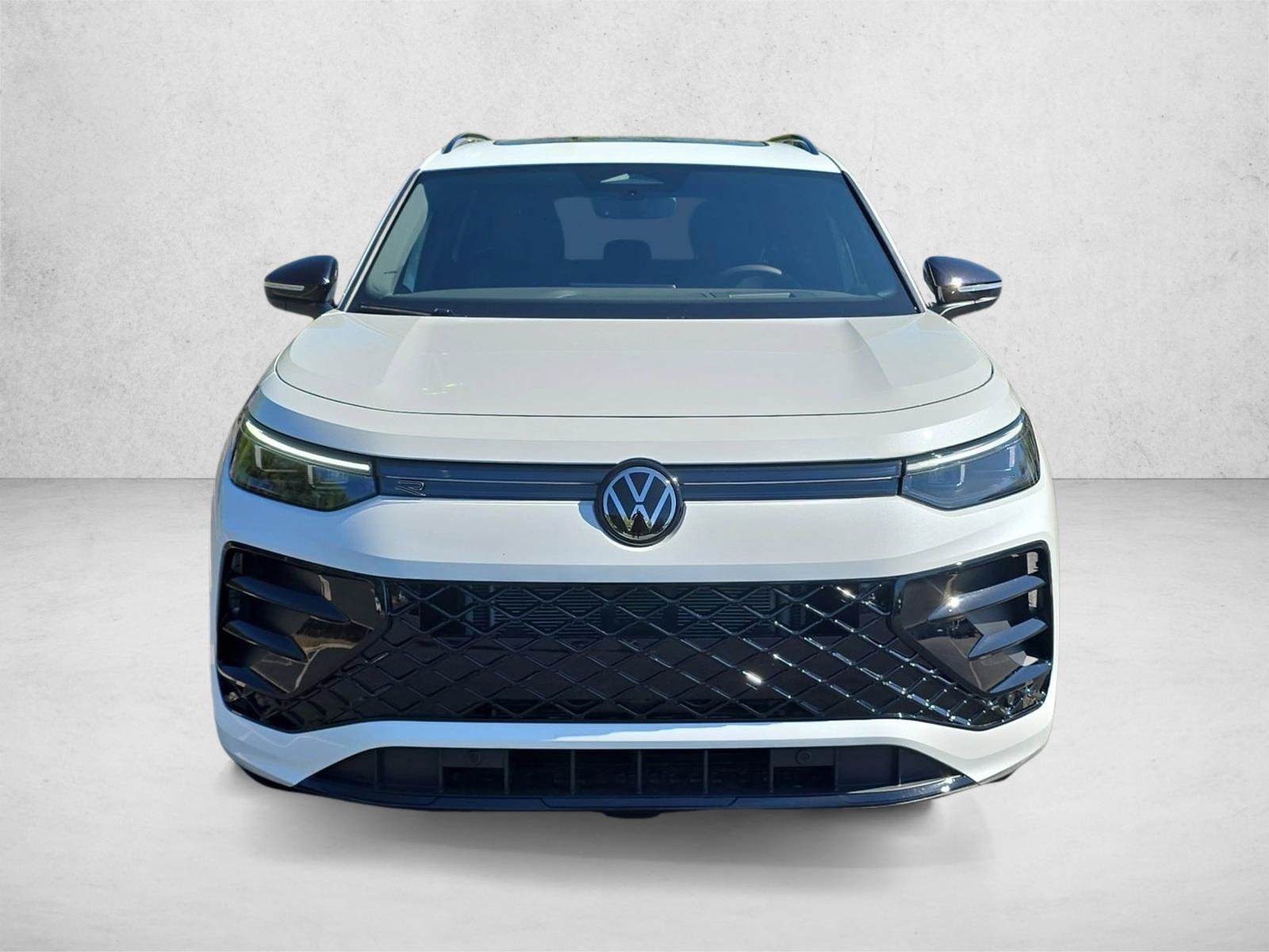 New 2026 Volkswagen Tiguan SE R-Line FWD image 9