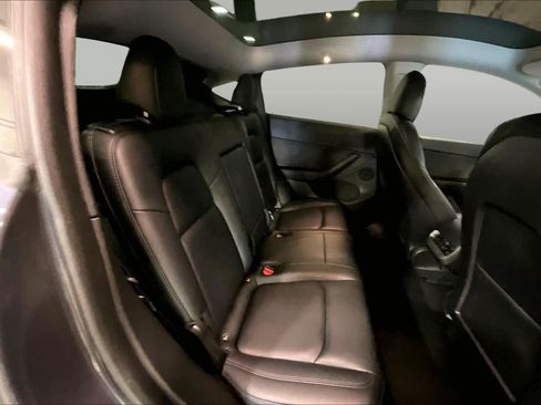 Used 2021 Tesla Model Y Long Range AWD/4WD image 18