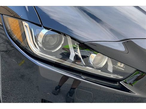 Used 2018 Jaguar XE Premium AWD/4WD image 53