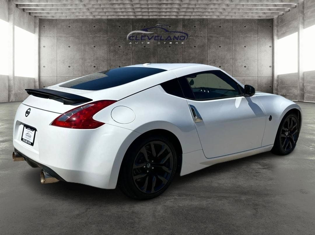 Used 2014 Nissan 370Z Touring w/ Sport Package RWD image 3