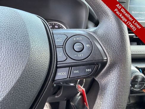 Used 2022 Toyota RAV4 LE image 18