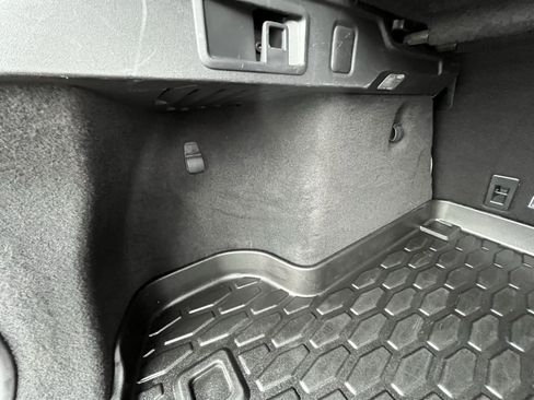 Used 2018 Jaguar F-PACE Premium image 35