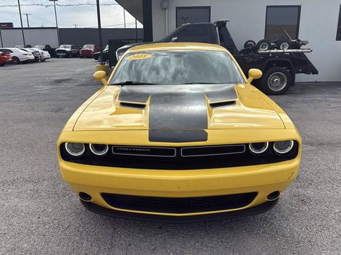 Used 2018 Dodge Challenger SXT RWD image 3