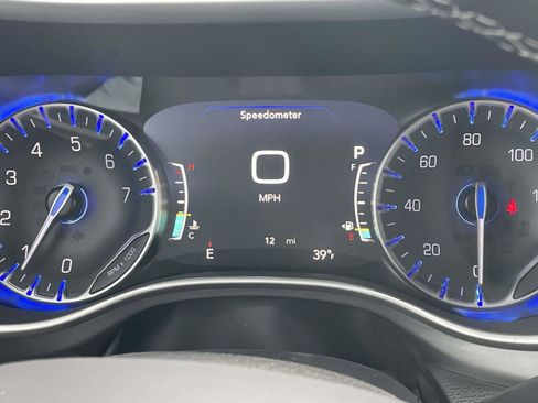 New 2026 Chrysler Pacifica Select image 8