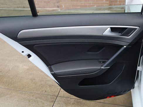 Used 2015 Volkswagen Golf TDI S image 16