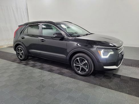 Used 2023 Kia Niro EX image 11