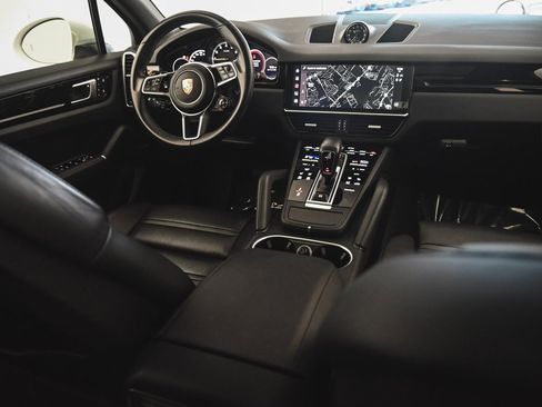 Used 2022 Porsche Cayenne Platinum Edition image 34