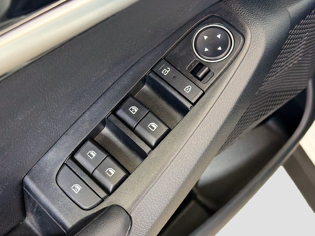 Used 2025 Kia Seltos S AWD/4WD image 19