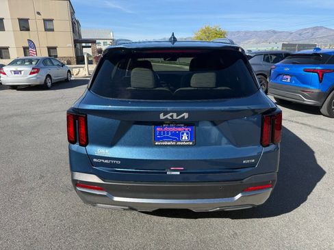 Used 2025 Kia Sorento EX w/ EX Panoramic Sunroof Package image 6