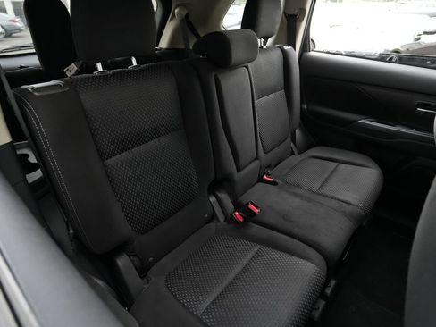 Used 2016 Mitsubishi Outlander SE AWD/4WD image 26