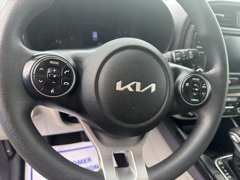 Used 2022 Kia Soul LX w/ Technology Package FWD image 11
