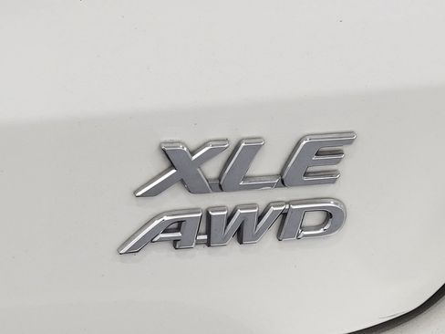 Used 2017 Toyota Sienna XLE Premium AWD/4WD image 10