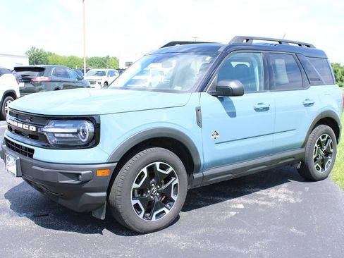Used 2022 Ford Bronco Sport Outer Banks w/ Tech Package AWD/4WD image 3