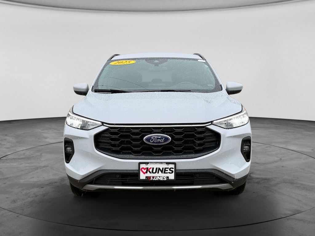 Used 2025 Ford Escape ST-Line Select AWD/4WD image 2
