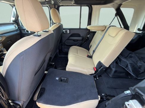 Used 2021 Jeep Wrangler Unlimited Sahara AWD/4WD image 12