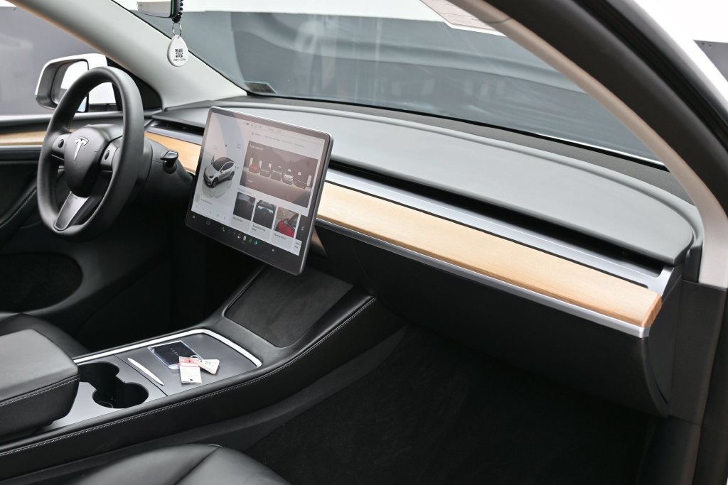 Used 2023 Tesla Model Y Long Range AWD/4WD image 39
