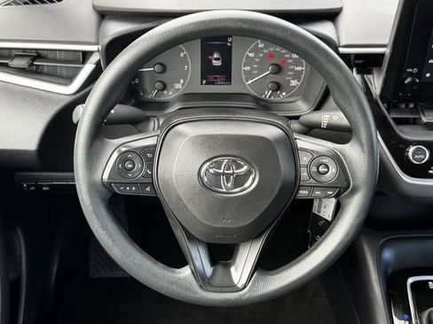 Used 2025 Toyota Corolla LE FWD image 14