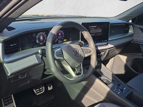 New 2026 Volkswagen Tiguan SE R-Line image 5