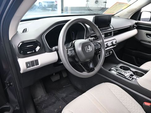 Used 2023 Honda Pilot LX image 10