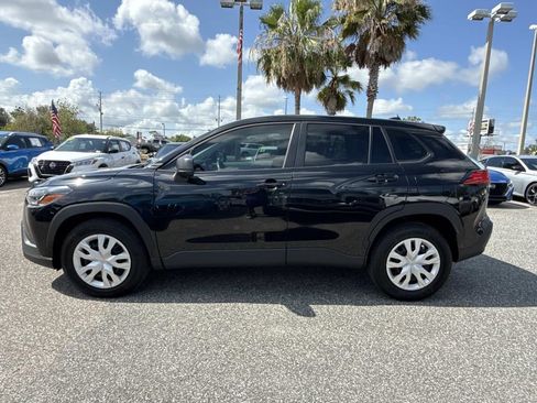 Used 2025 Toyota Corolla Cross L FWD image 7