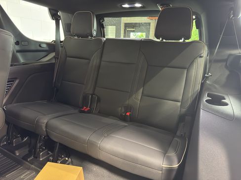 New 2026 GMC Yukon Elevation w/ Elevation Premium Package AWD/4WD image 13