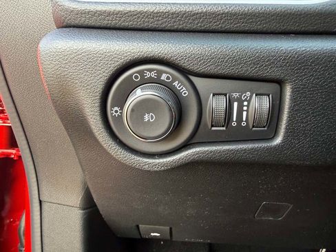 New 2026 Chrysler Pacifica Select image 28