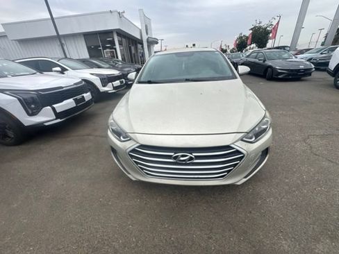 Used 2017 Hyundai Elantra SE FWD image 1