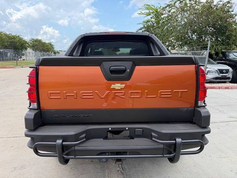 Used 2005 Chevrolet Avalanche 2500 w/ Preferred Equipment Group AWD/4WD image 12