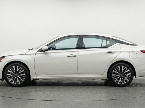Used 2025 Nissan Altima 2.5 SV image 5