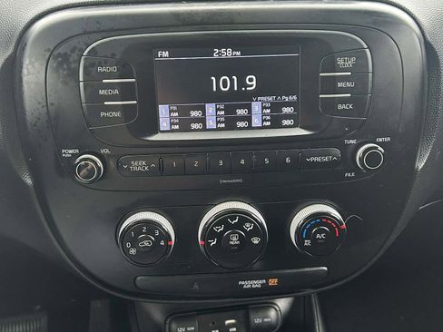 Used 2017 Kia Soul image 7