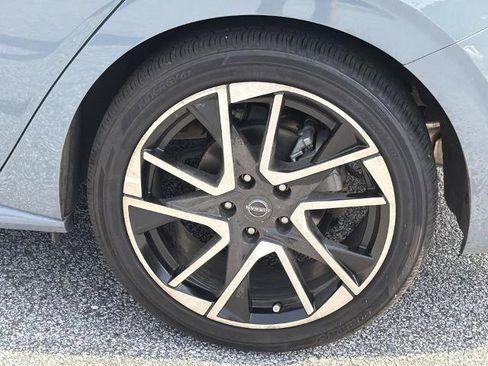 Certified 2025 Nissan Sentra SR FWD image 28