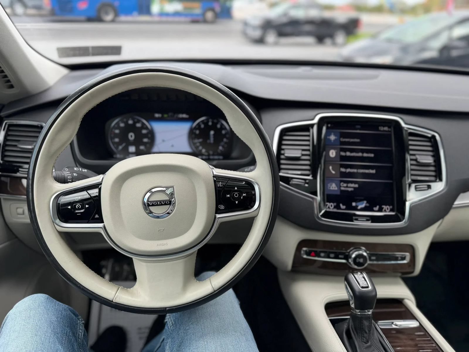 Used 2016 Volvo XC90 T6 Momentum w/ Momentum Plus Package AWD/4WD image 18