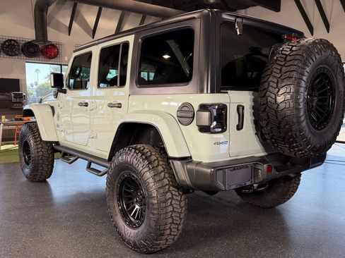 Used 2024 Jeep Wrangler Unlimited image 8