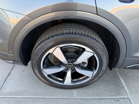 Used 2023 Audi Q5 2.0T Prestige w/ Prestige Package image 15