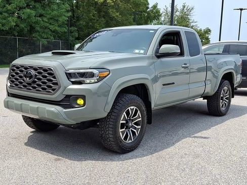 Used 2022 Toyota Tacoma TRD Sport w/ TRD Premium Sport Package AWD/4WD image 6