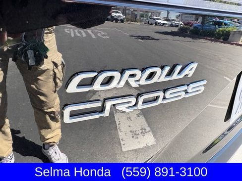 Used 2024 Toyota Corolla Cross XLE w/ Convenience Package FWD image 27