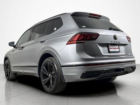Used 2023 Volkswagen Tiguan SE R-Line FWD image 3