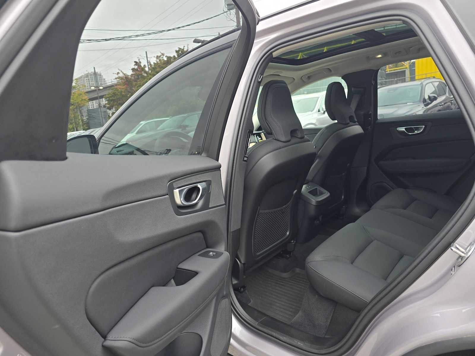 Used 2026 Volvo XC60 B5 Plus w/ Climate Package AWD/4WD image 16