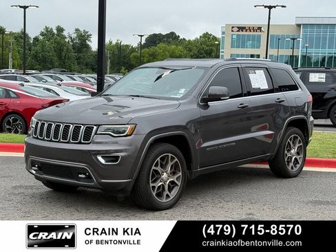 Used 2018 Jeep Grand Cherokee Limited AWD/4WD image 3