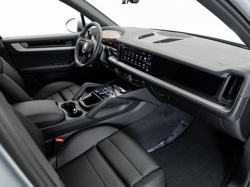 New 2025 Porsche Cayenne image 22