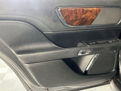Used 2020 Lincoln Continental FWD image 30