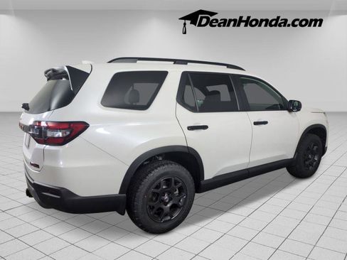 New 2026 Honda Pilot TrailSport image 5