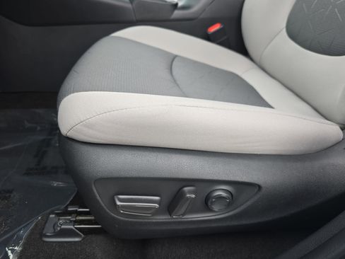 Used 2024 Toyota RAV4 XLE w/ Convenience Package image 29