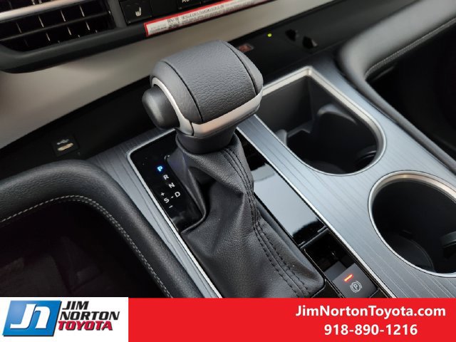 New 2026 Toyota Sienna XLE FWD image 16