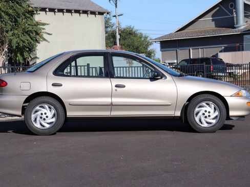 Used 1997 Chevrolet Cavalier LS w/ Preferred Equipment Group 2 FWD image 10