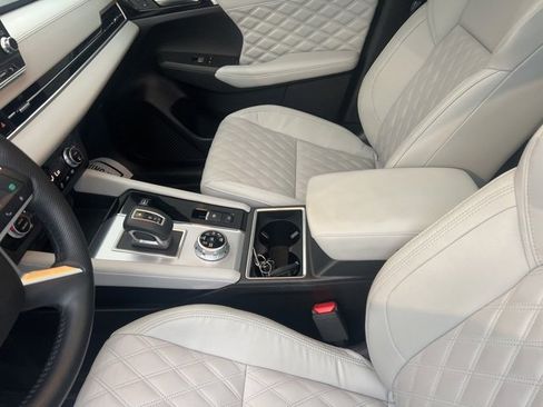 Used 2023 Mitsubishi Outlander SEL image 8