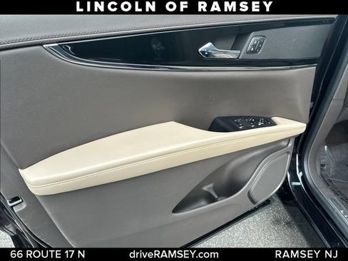 Used 2022 Lincoln Nautilus Reserve AWD/4WD image 12