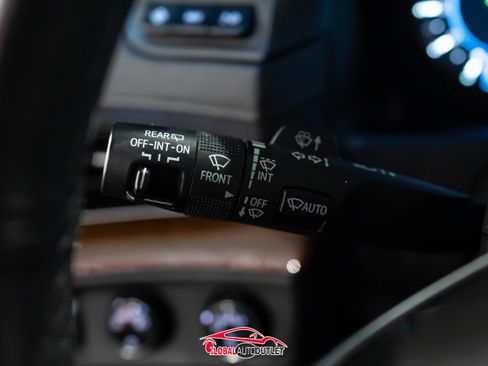 Used 2019 Cadillac Escalade ESV Luxury image 28